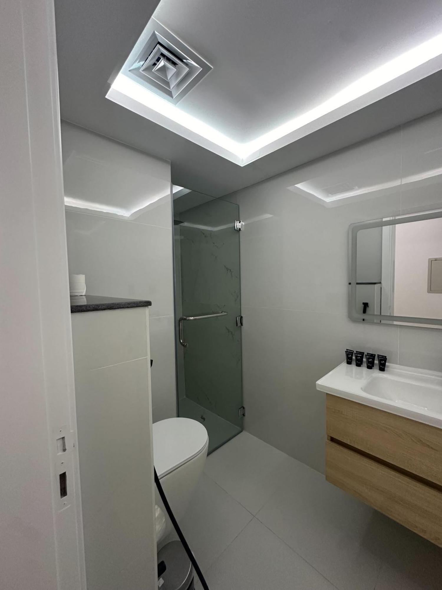 Apartment Fully Upgraded 2 Bedroom In Jumerah Village Circle *