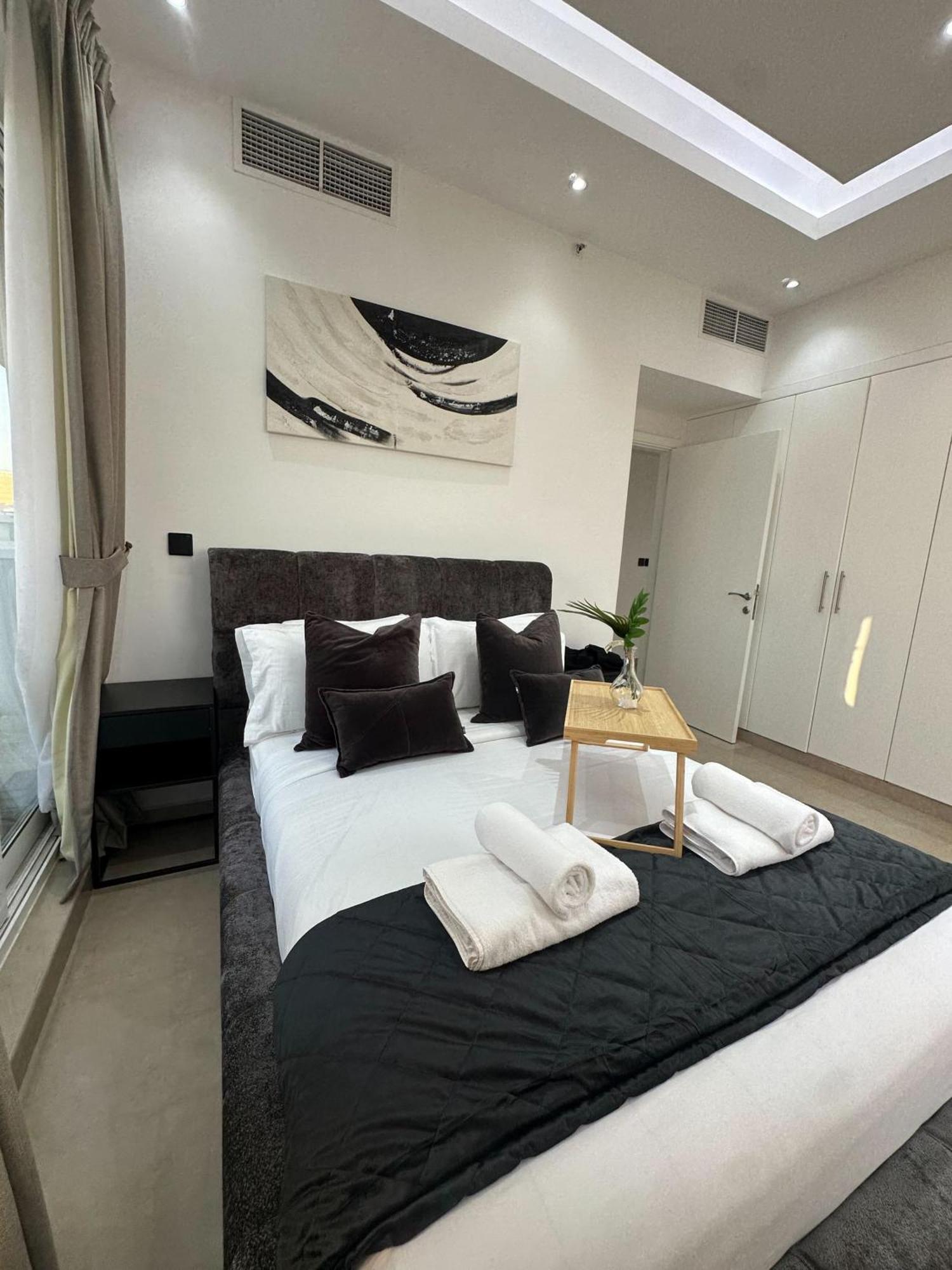 Fully Upgraded 2 Bedroom In Jumerah Village Circle * Dubai