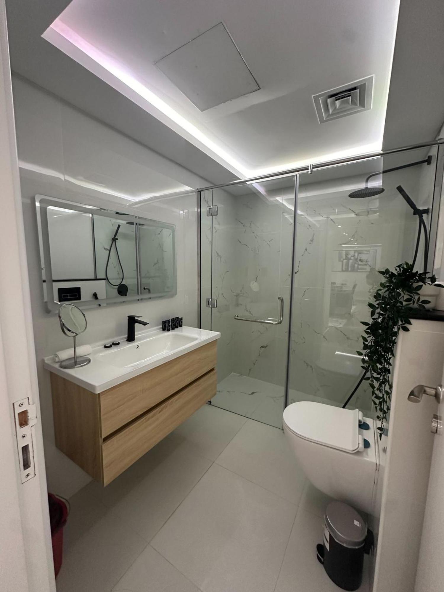 Fully Upgraded 2 Bedroom In Jumerah Village Circle Apartment *