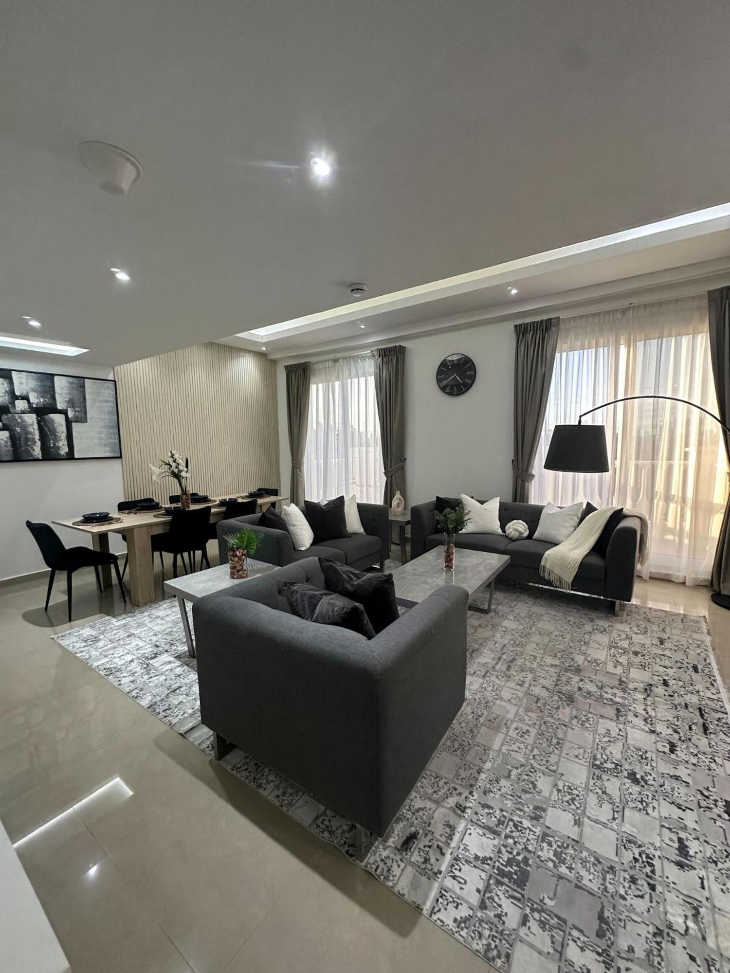 Apartment Fully Upgraded 2 Bedroom In Jumerah Village Circle Dubai